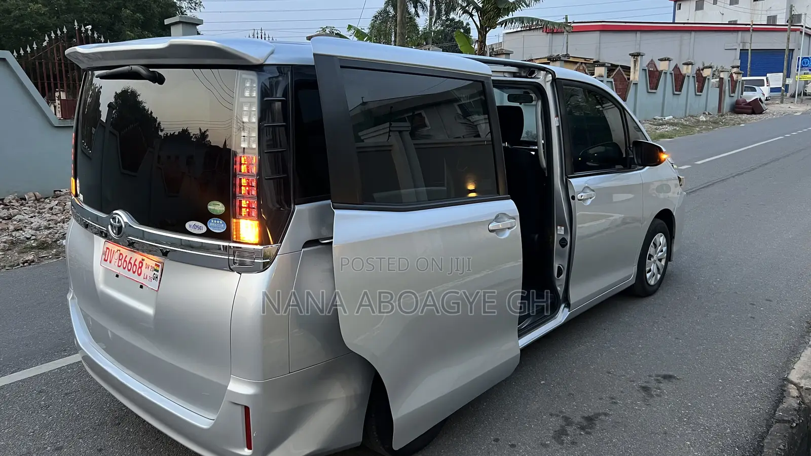 Toyota Voxy 2015 Silver