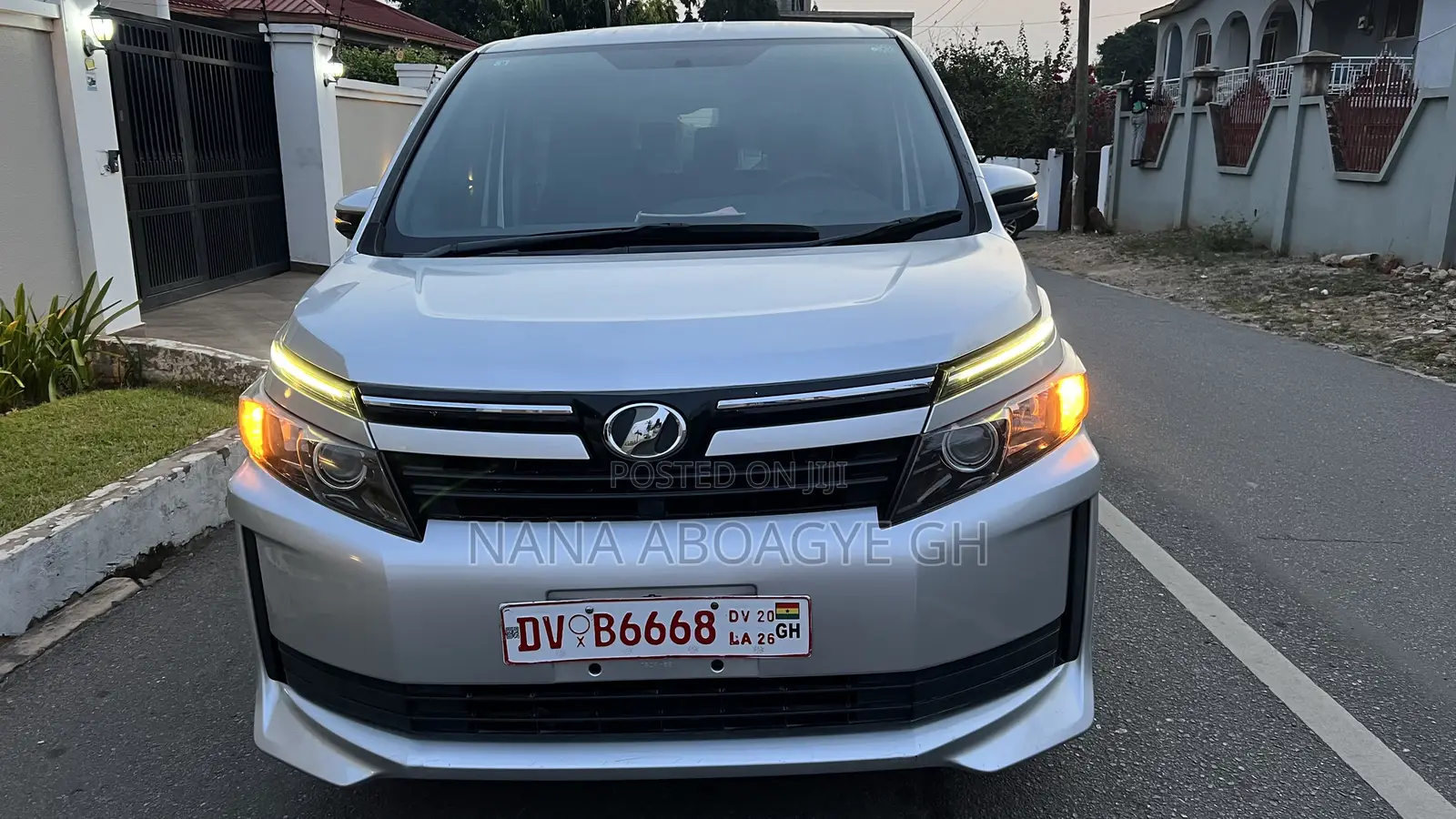 Toyota Voxy 2015 Silver
