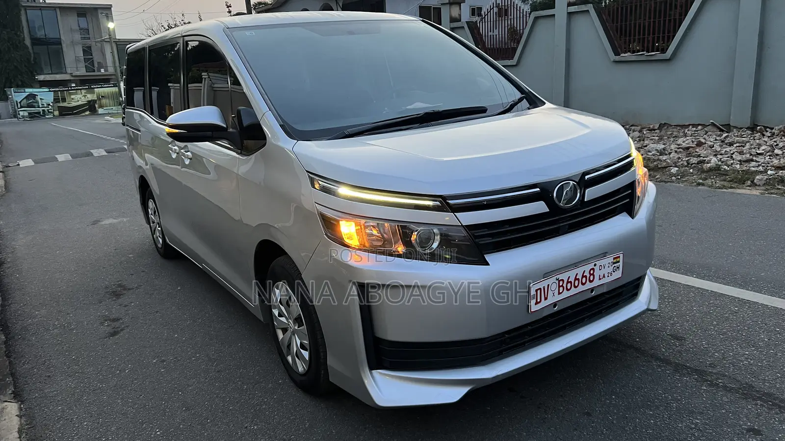 Toyota Voxy 2015 Silver