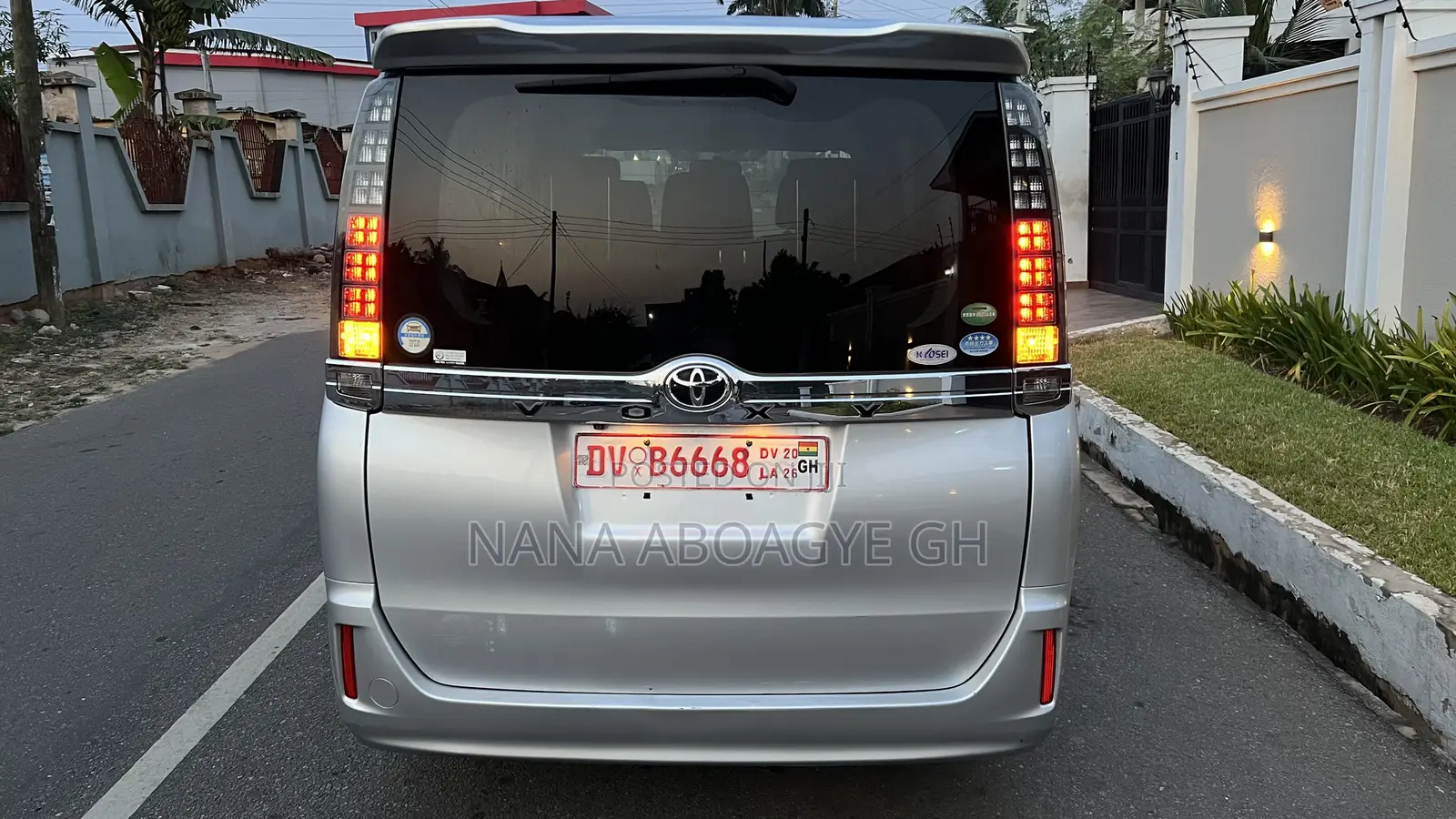 Toyota Voxy 2015 Silver