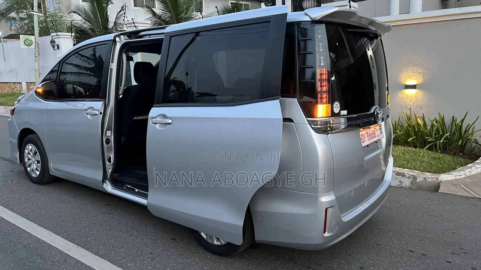 Toyota Voxy 2015 Silver