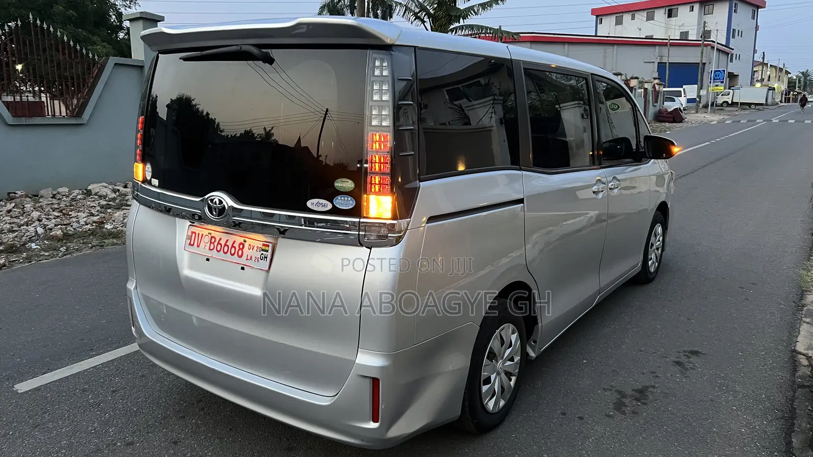 Toyota Voxy 2015 Silver