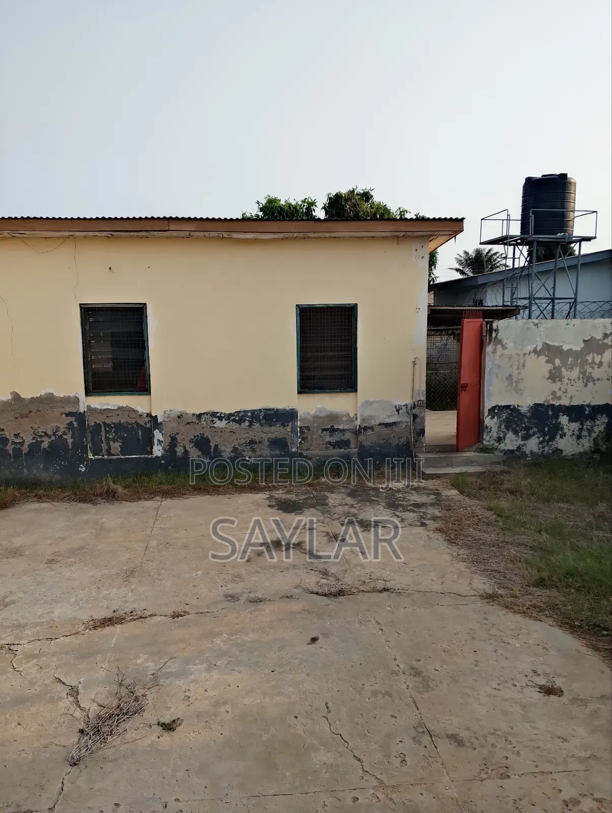 6bdrm House in Tema Metropolitan for sale