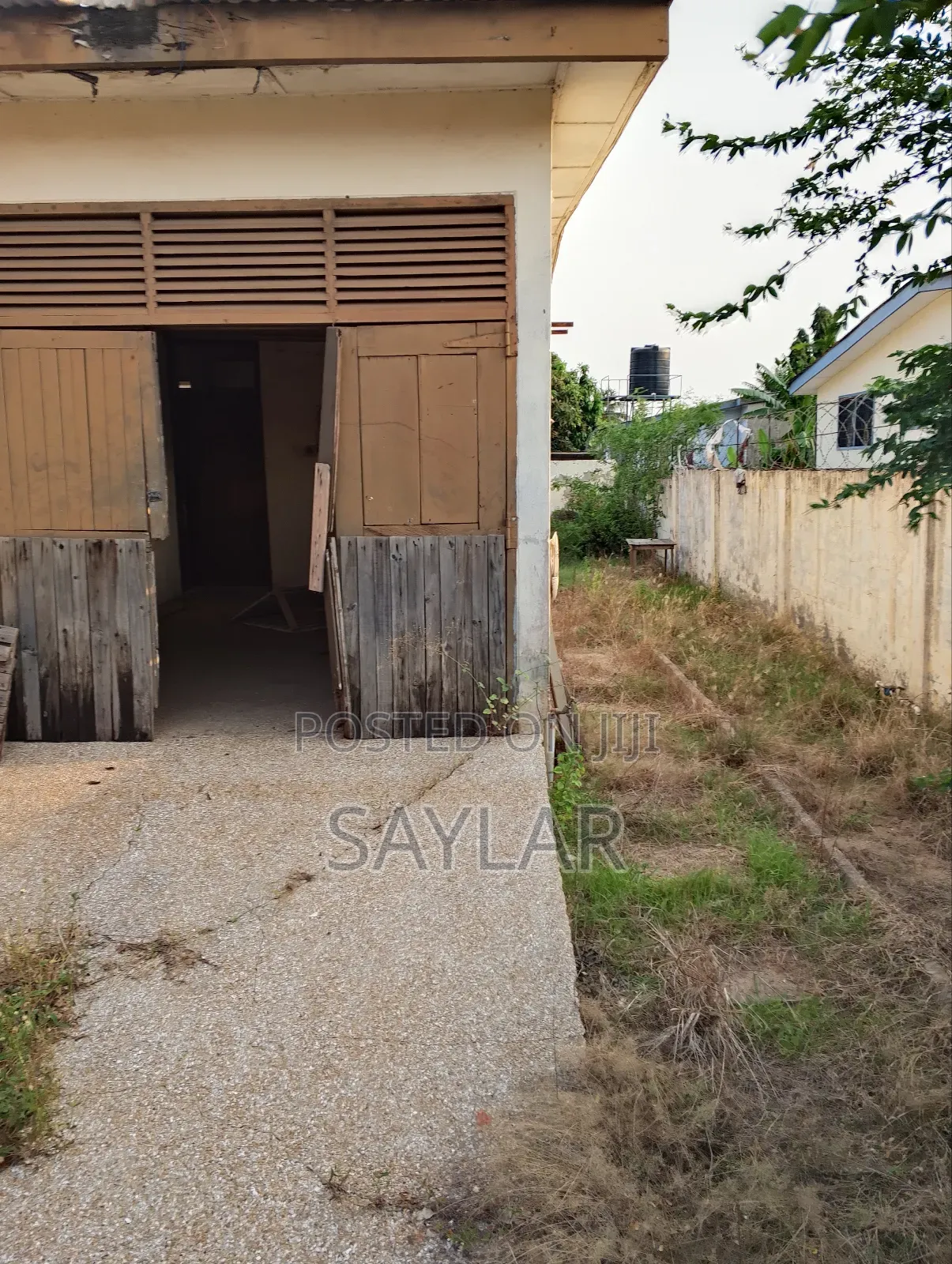 6bdrm House in Tema Metropolitan for sale