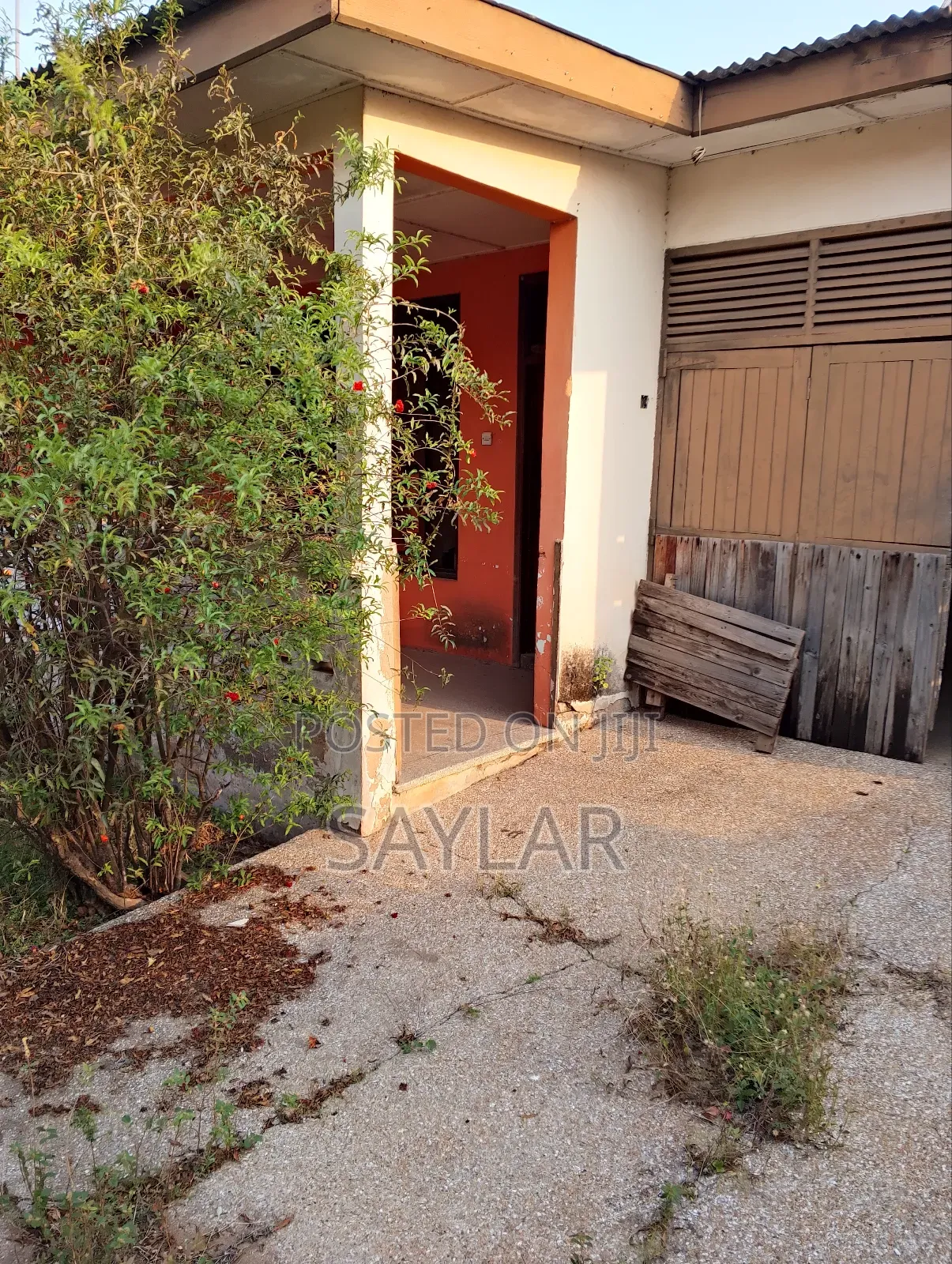 6bdrm House in Tema Metropolitan for sale