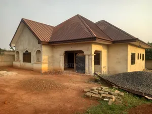 3bdrm House in Ejisu Saapeh, Onwe. for sale