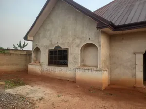 3bdrm House in Ejisu Saapeh, Onwe. for sale