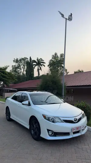 Toyota Camry SE 4dr Sedan (2.5L 4cyl 6A) 2012 Pearl