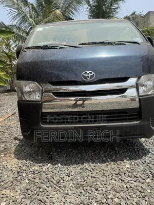 Toyota HiAce 2015 Blue