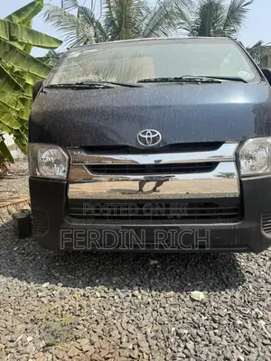 Toyota HiAce 2015 Blue