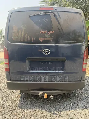 Toyota HiAce 2015 Blue