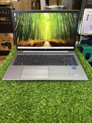 Laptop HP ZBook Firefly G8 16GB Intel Core i7 SSD 512GB