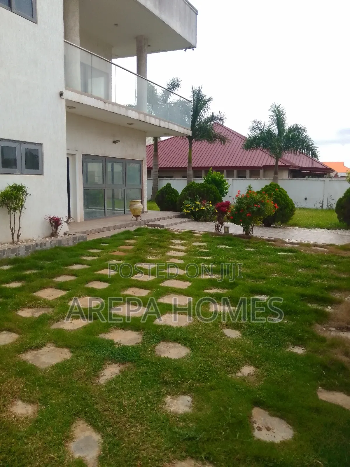 4bdrm Mansion in Arepa Homes, School Junction for sale