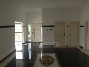 4bdrm Mansion in Arepa Homes, School Junction for sale