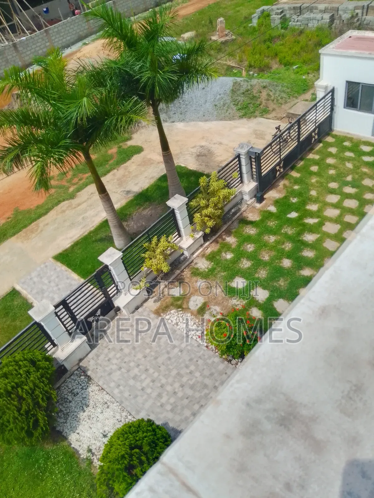 4bdrm Mansion in Arepa Homes, School Junction for sale