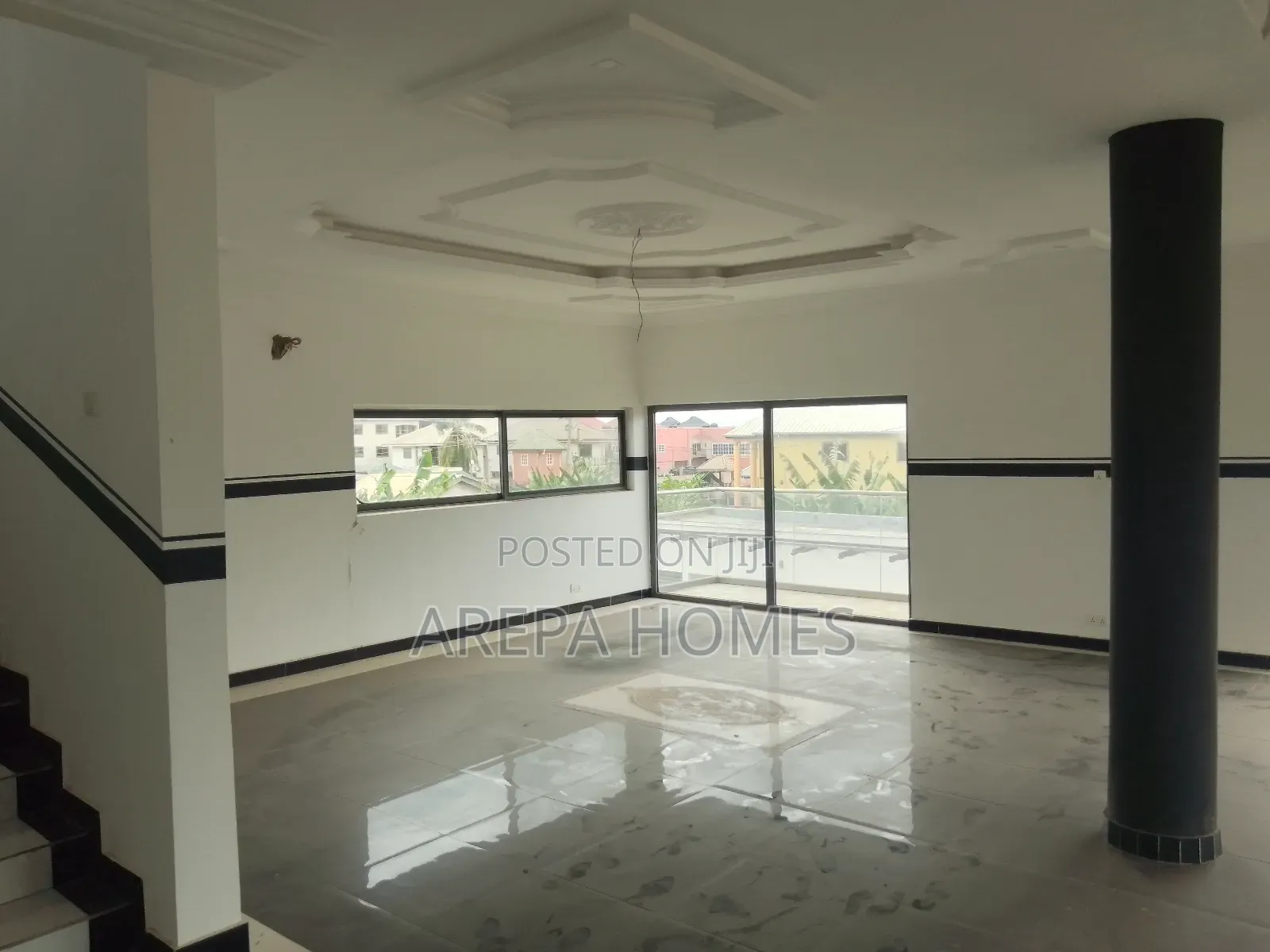4bdrm Mansion in Arepa Homes, School Junction for sale