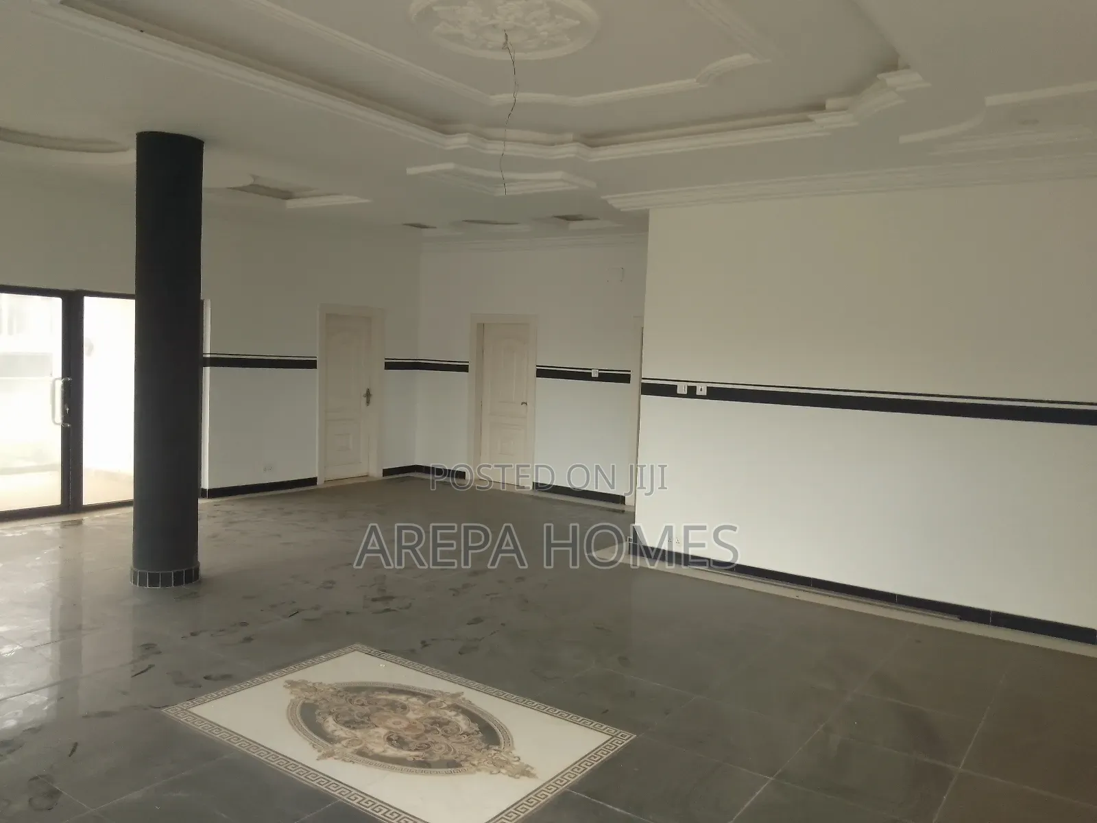 4bdrm Mansion in Arepa Homes, School Junction for sale