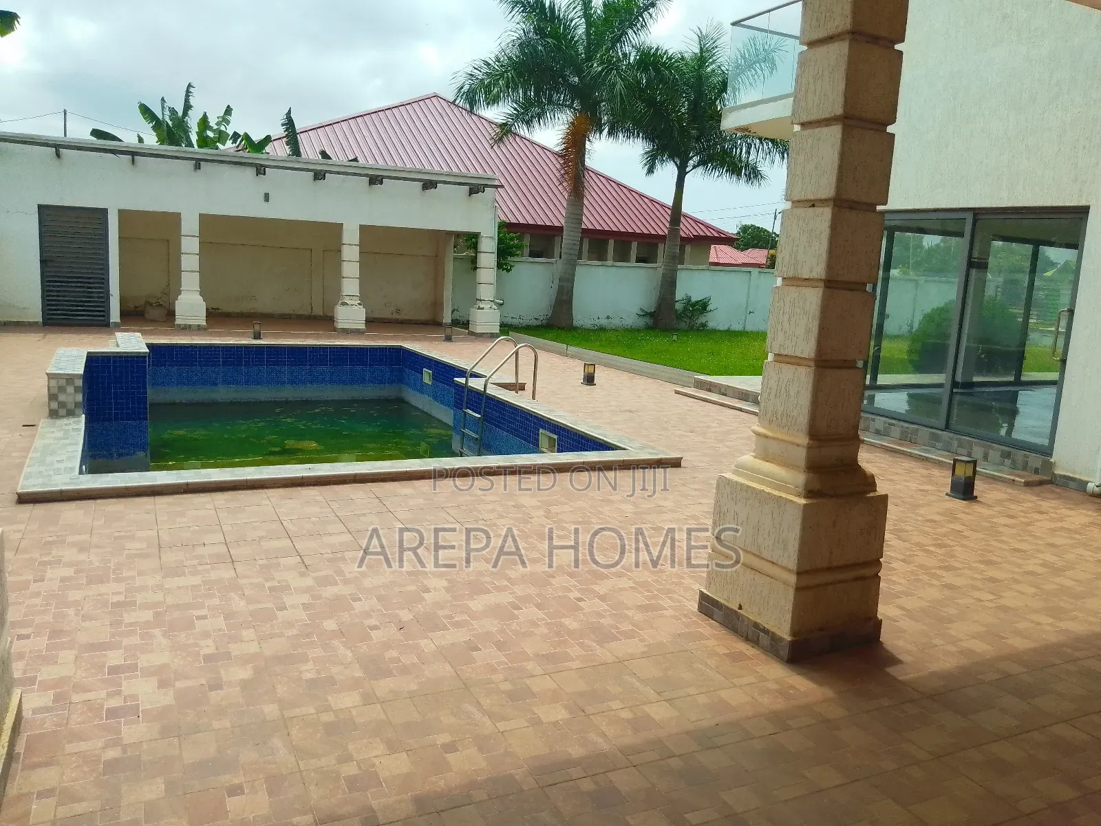 4bdrm Mansion in Arepa Homes, School Junction for sale