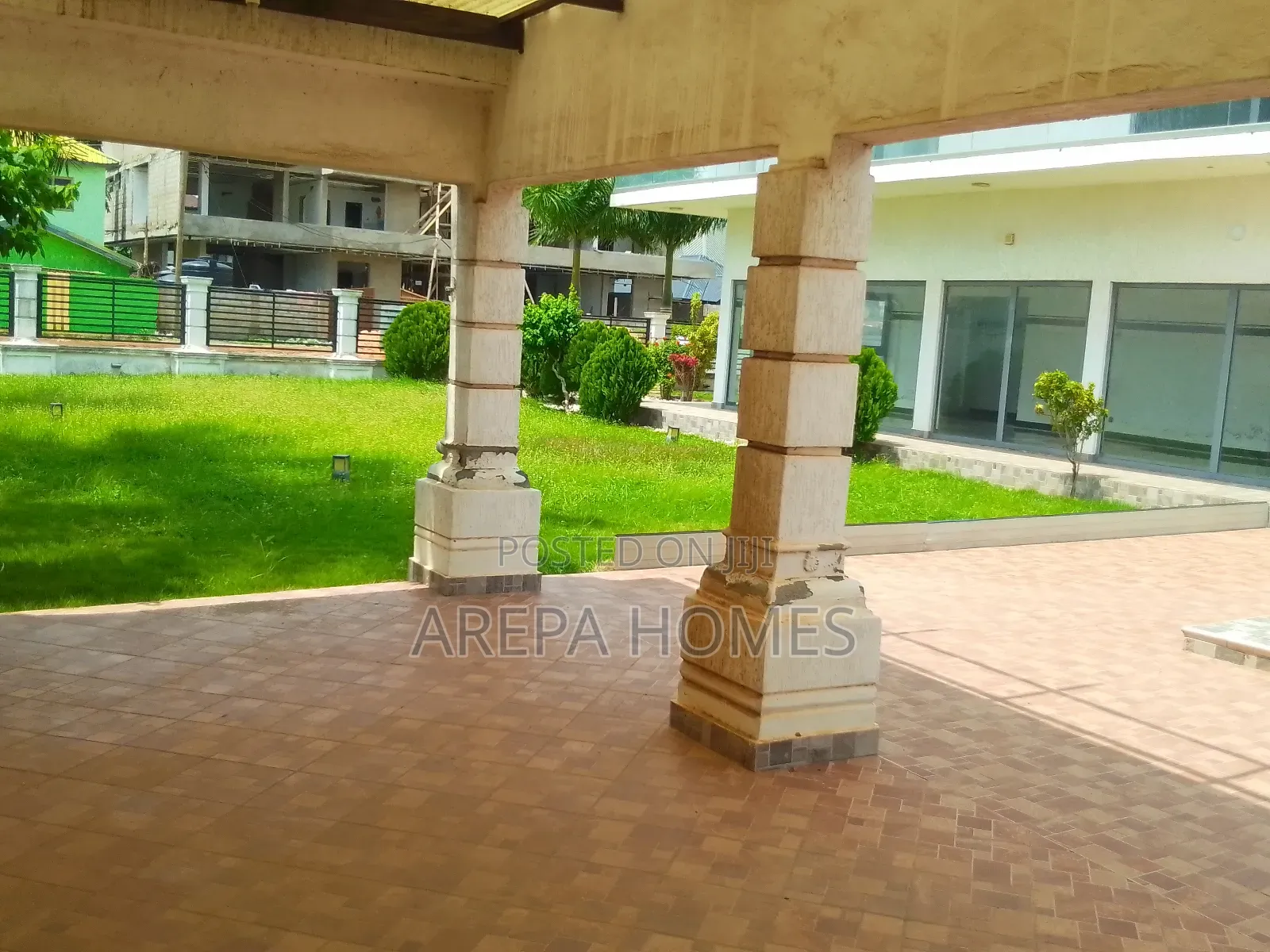 4bdrm Mansion in Arepa Homes, School Junction for sale