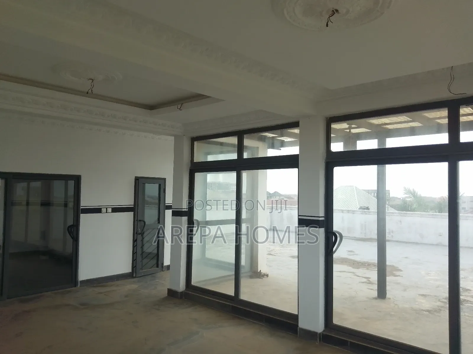 4bdrm Mansion in Arepa Homes, School Junction for sale