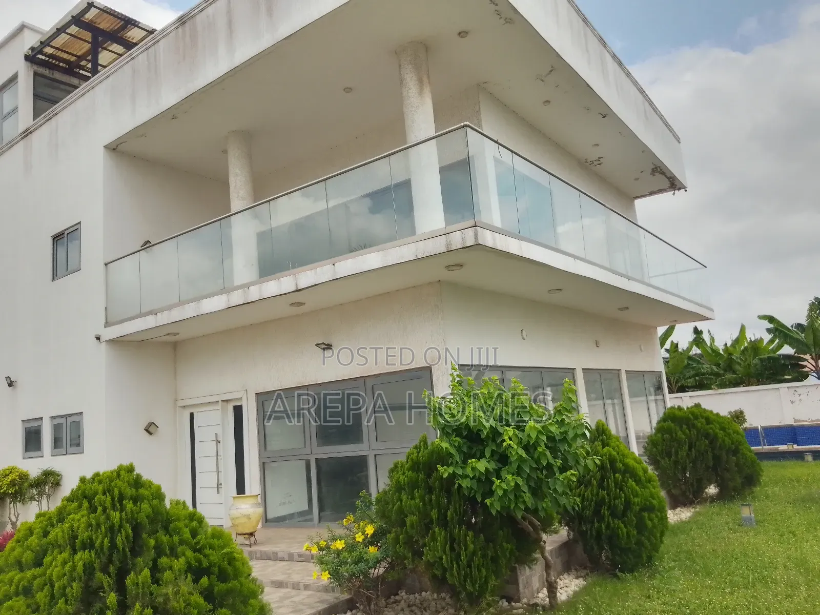4bdrm Mansion in Arepa Homes, School Junction for sale
