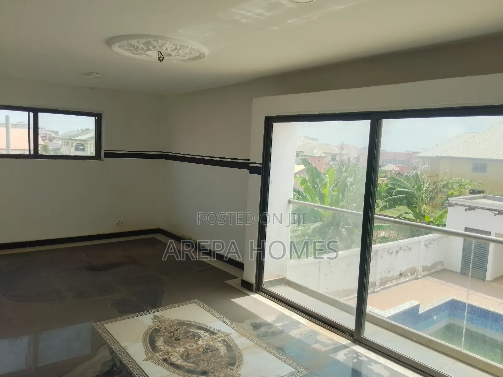4bdrm Mansion in Arepa Homes, School Junction for sale
