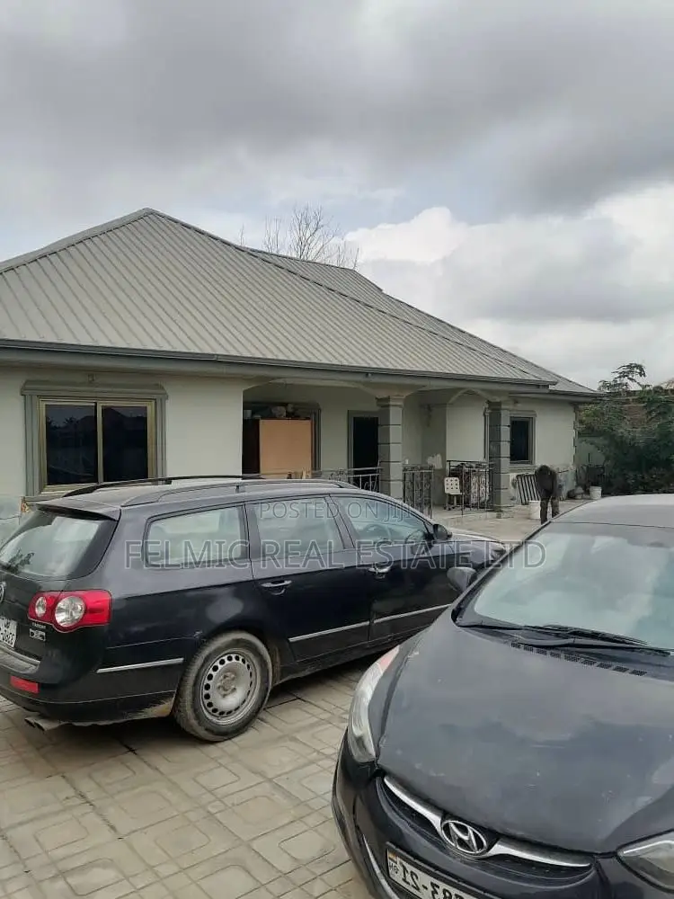 5bdrm House in Felmic Real Estate, Amasaman for sale
