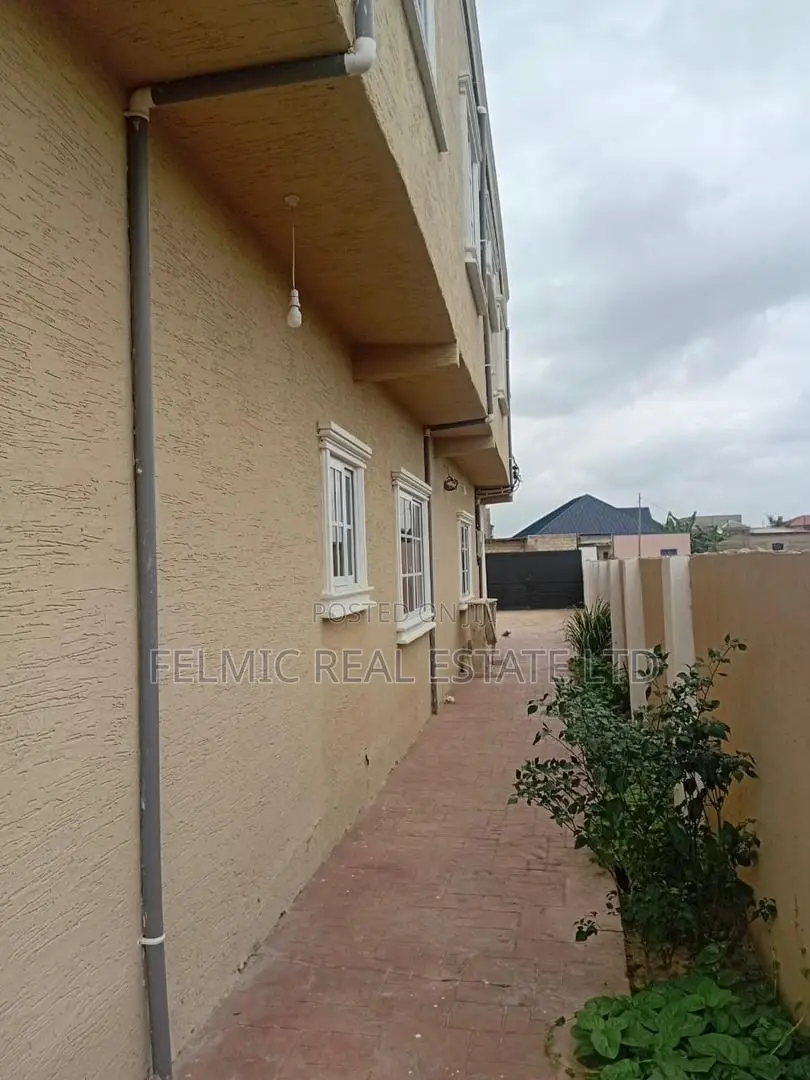 4bdrm Duplex in Felmic Real Estate, Amasaman for sale