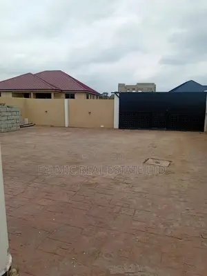 4bdrm Duplex in Felmic Real Estate, Amasaman for sale