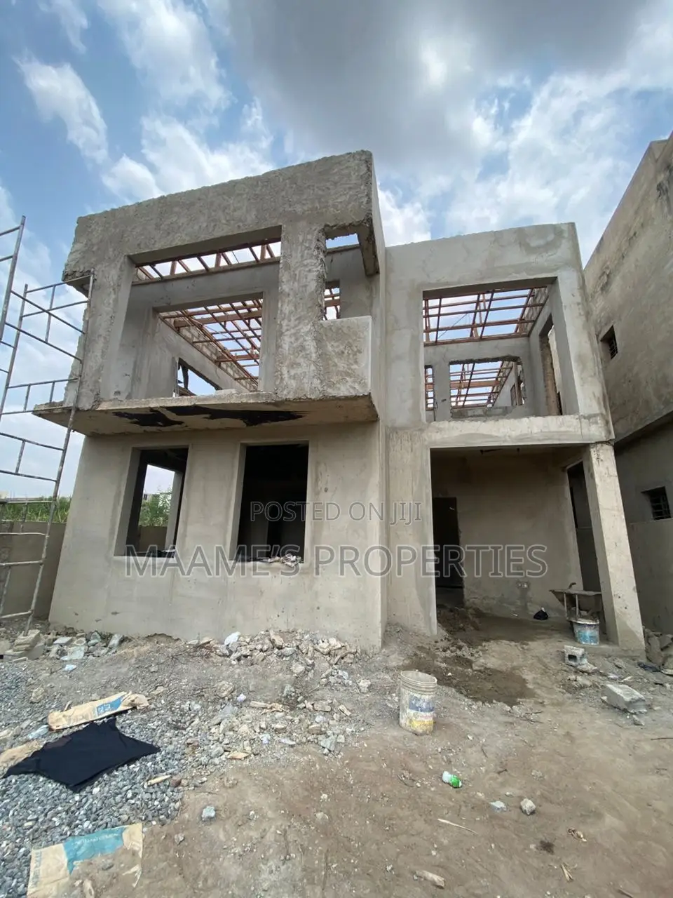 4bdrm Duplex in Adenta for sale