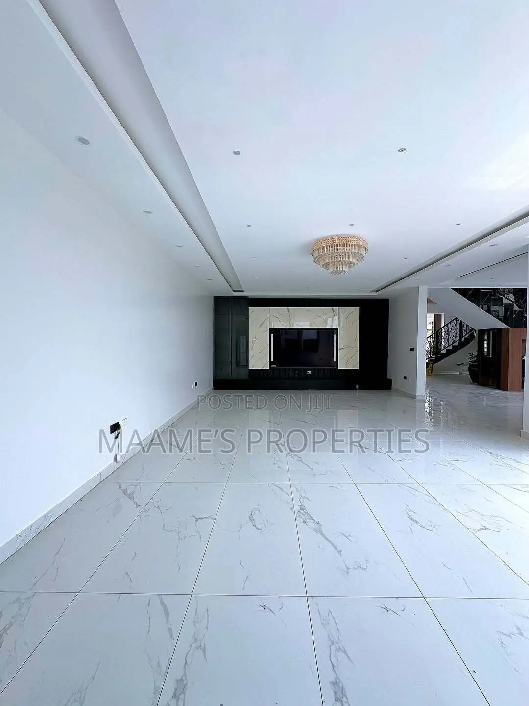 6bdrm Duplex in East Legon for sale