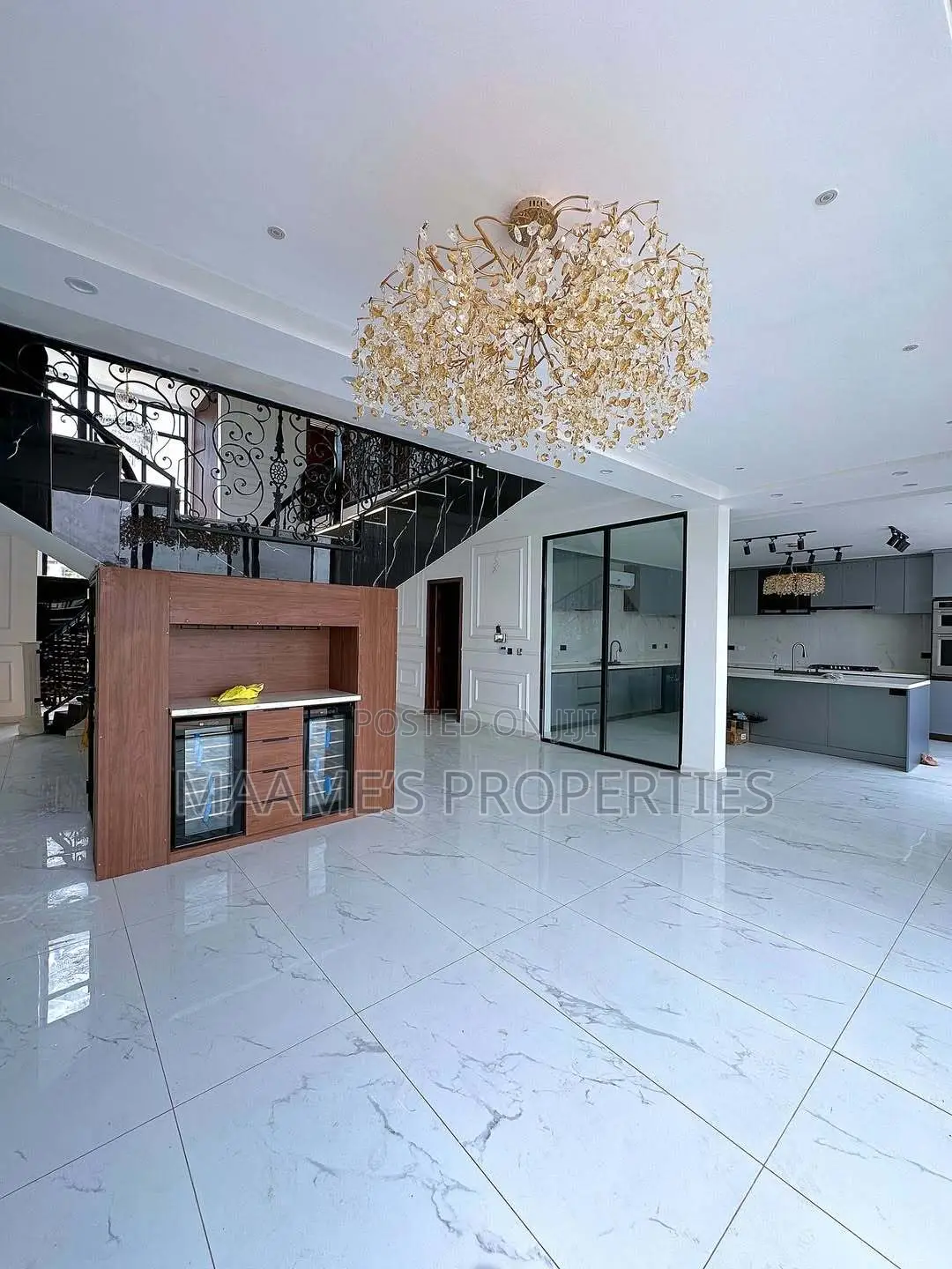 6bdrm Duplex in East Legon for sale