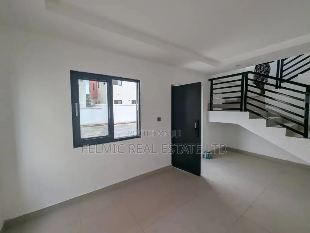 3bdrm Duplex in Felmic Real Estate, Mile 7 for sale