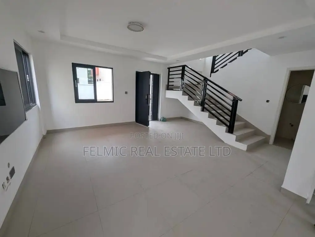3bdrm Duplex in Felmic Real Estate, Mile 7 for sale