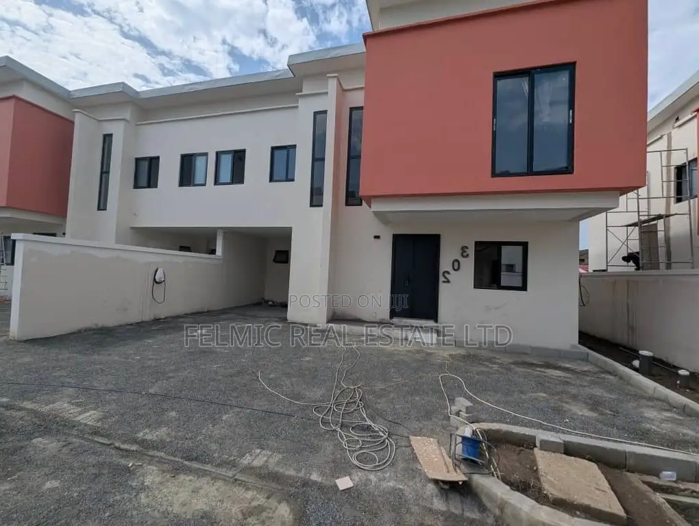 3bdrm Duplex in Felmic Real Estate, Mile 7 for sale