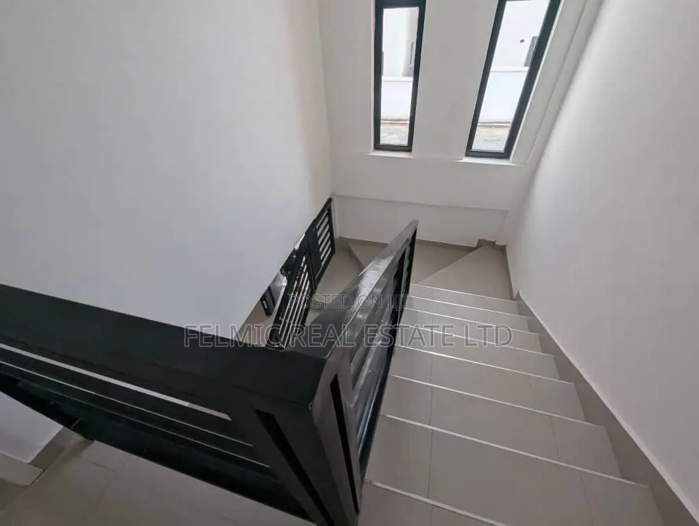 3bdrm Duplex in Felmic Real Estate, Mile 7 for sale
