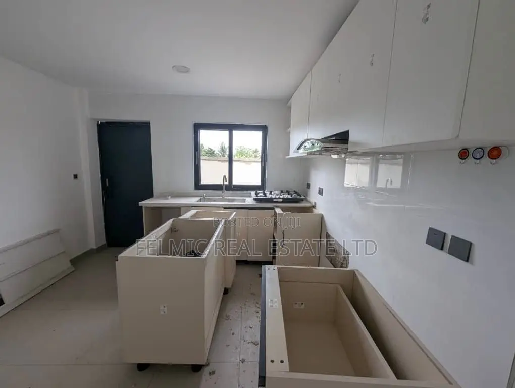 3bdrm Duplex in Felmic Real Estate, Mile 7 for sale