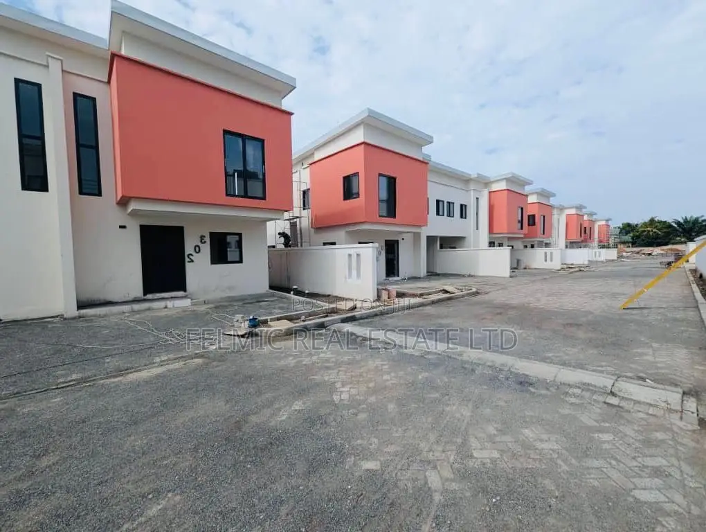 3bdrm Duplex in Felmic Real Estate, Mile 7 for sale