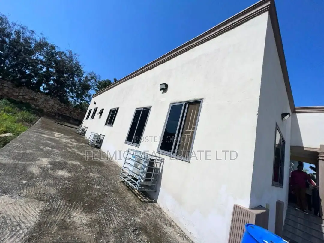 4bdrm House in Felmic Real Estate, Mangoase for sale