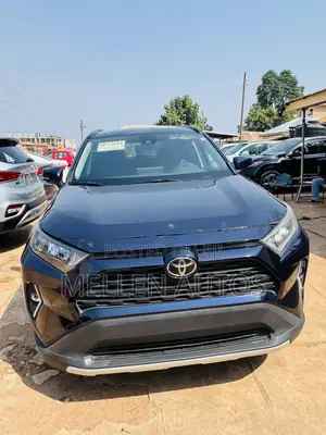 Toyota RAV4 XLE 2021 Blue