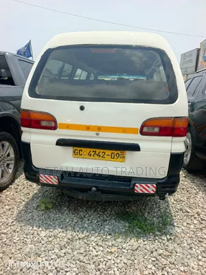 Mitsubishi Space Gear 2000 White