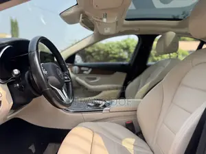 Mercedes-Benz C300 2020 Red