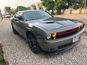 Dodge Challenger SXT AWD 2020