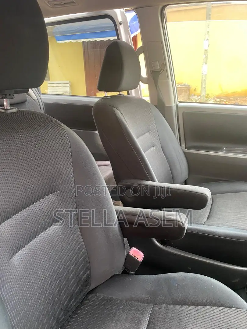 Toyota Voxy 2013 Gray