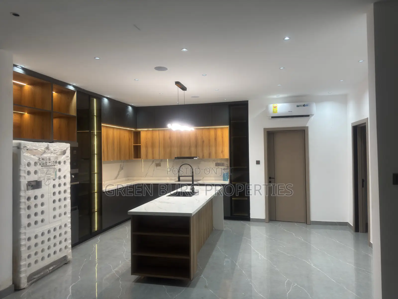5bdrm House in Green, Ashaley Botwe for sale