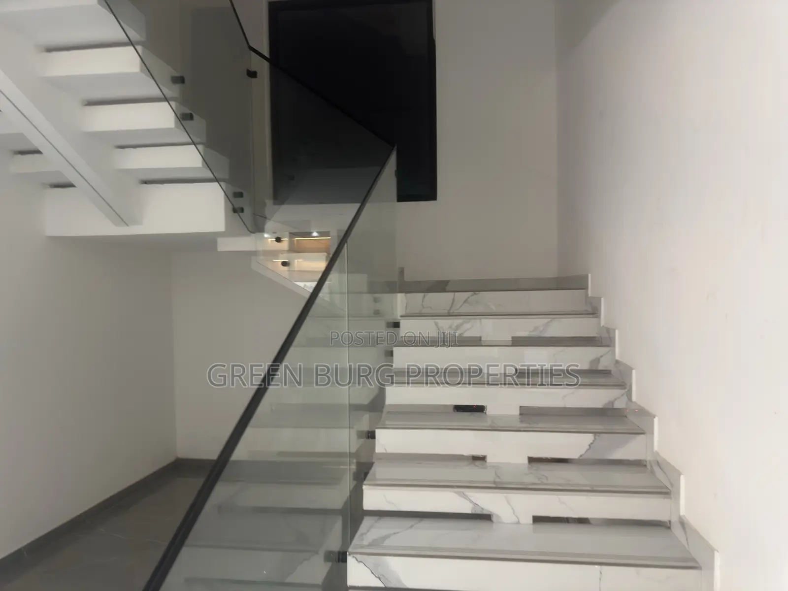 5bdrm House in Green, Ashaley Botwe for sale