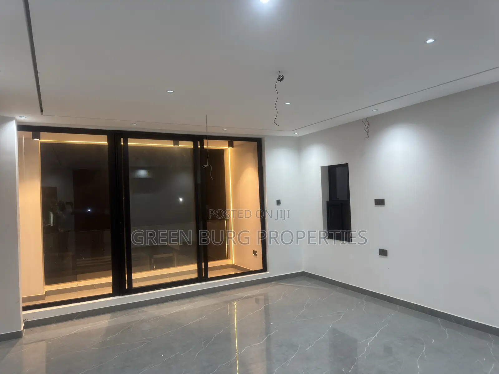 5bdrm House in Green, Ashaley Botwe for sale