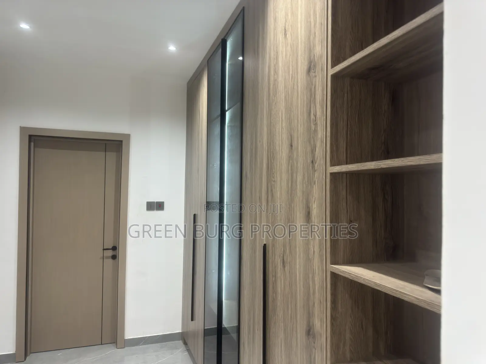 5bdrm House in Green, Ashaley Botwe for sale