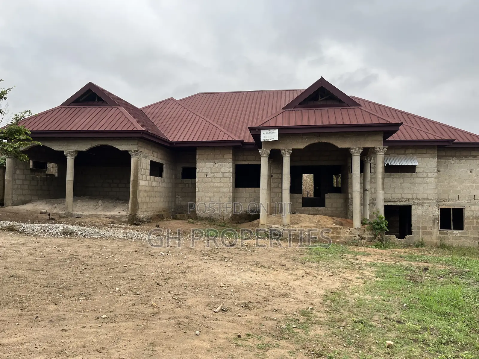 5bdrm House in Apaaso, Kumasi Metropolitan for sale