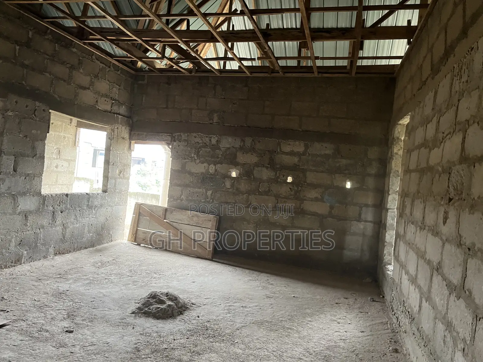 5bdrm House in Apaaso, Kumasi Metropolitan for sale